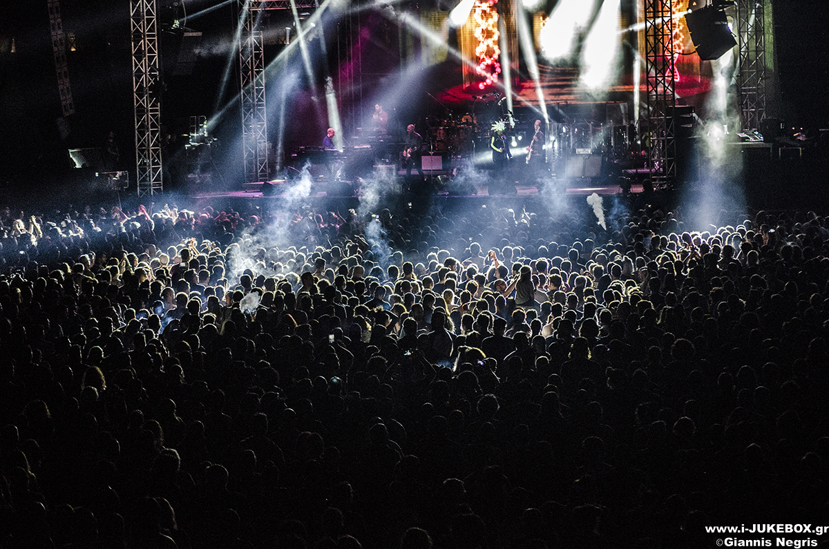 Η σκηνή και το κοινό στο live των Jamiroquai στο Release Athens Festival 2018