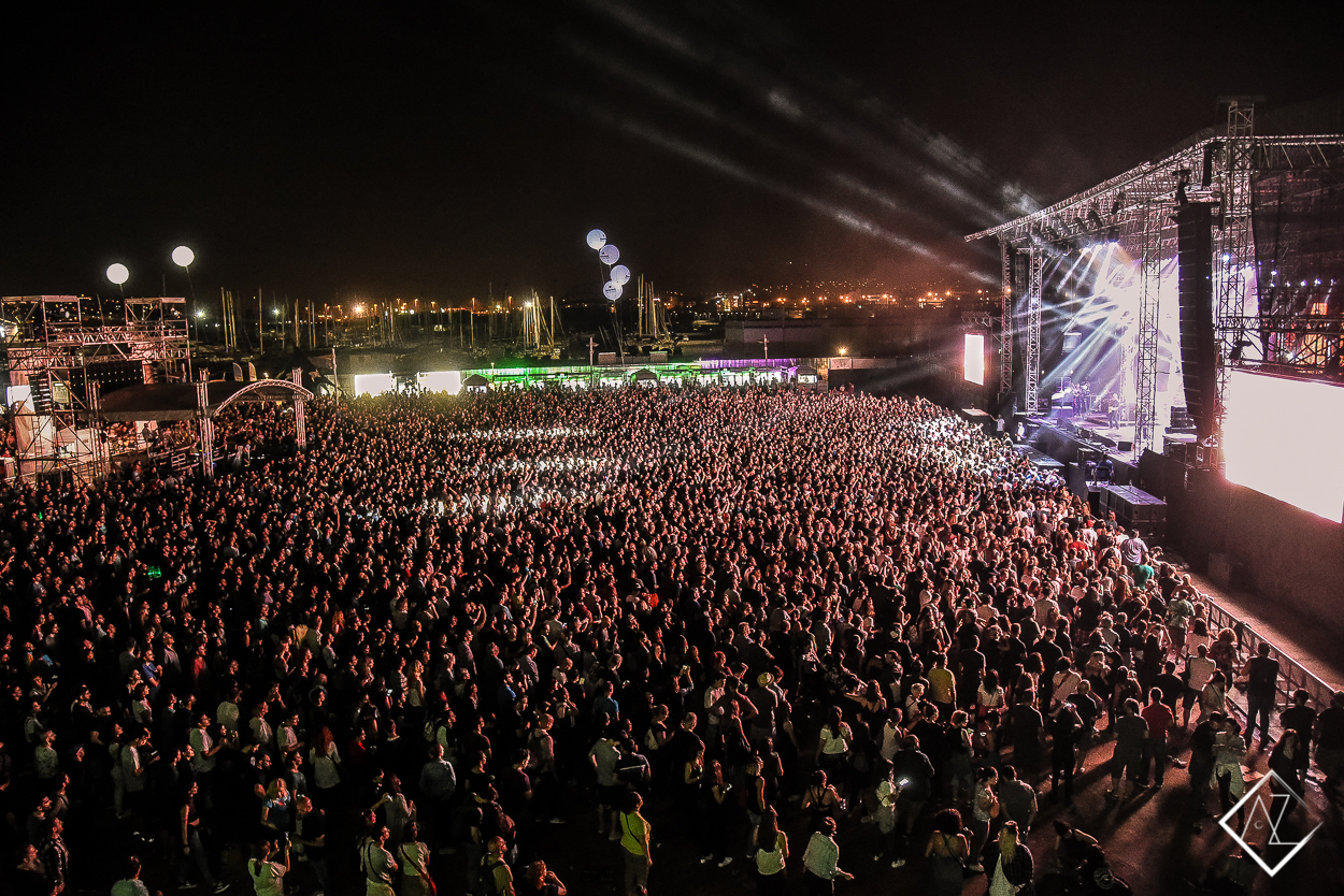Το κοινό και η σκηνή στο live των Jamiroquai Release Athens Festival 2018