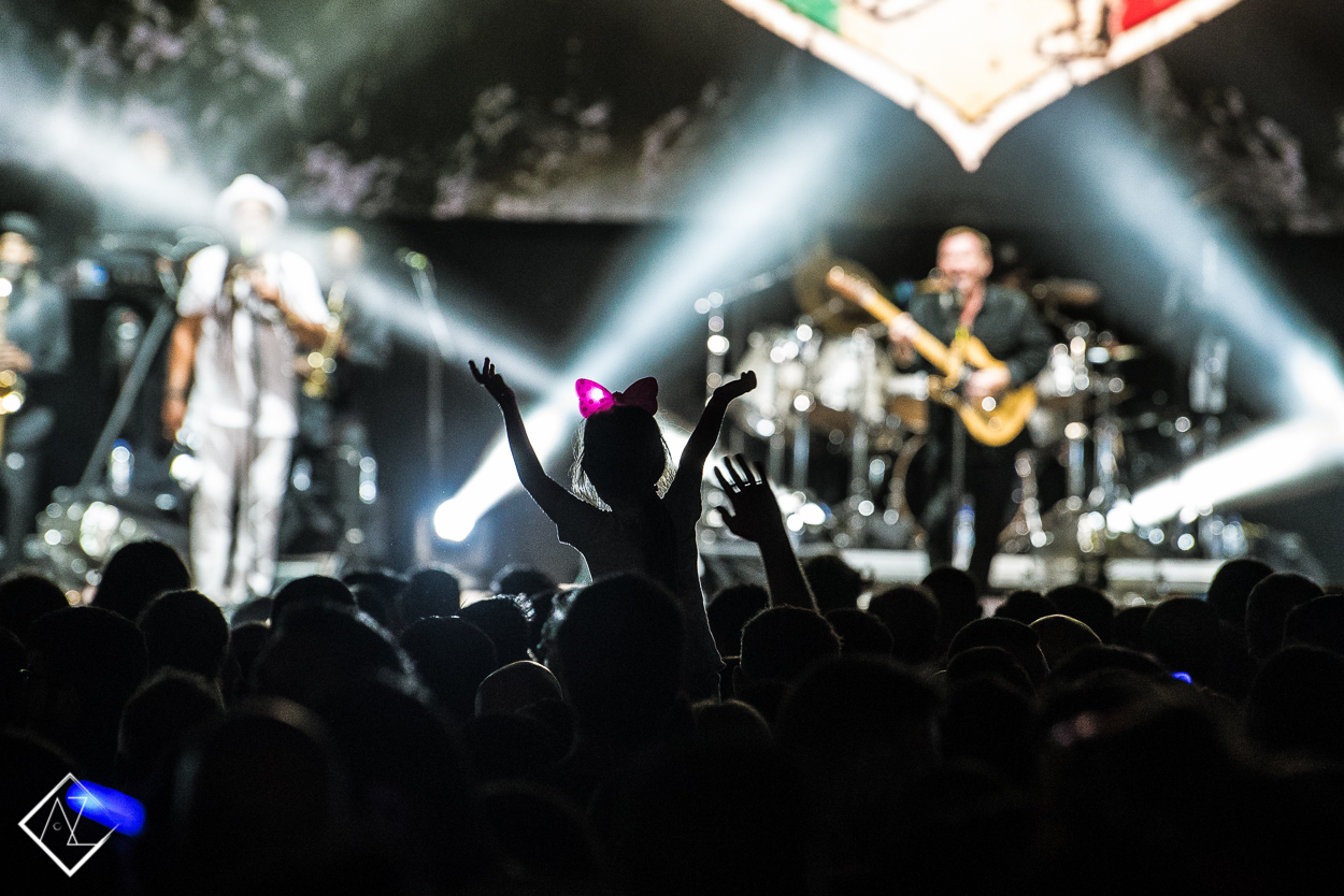 Η σκηνή και το κοινό στο live των UB40 στο Release Athens Festival 2018