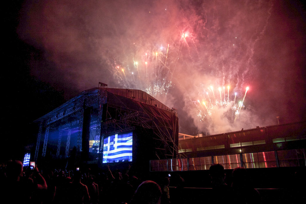 Φωτογραφία από την επική βραδιά των Manowar σκηνή και πυροτεχνήματα στο Release Athens Festival 2019