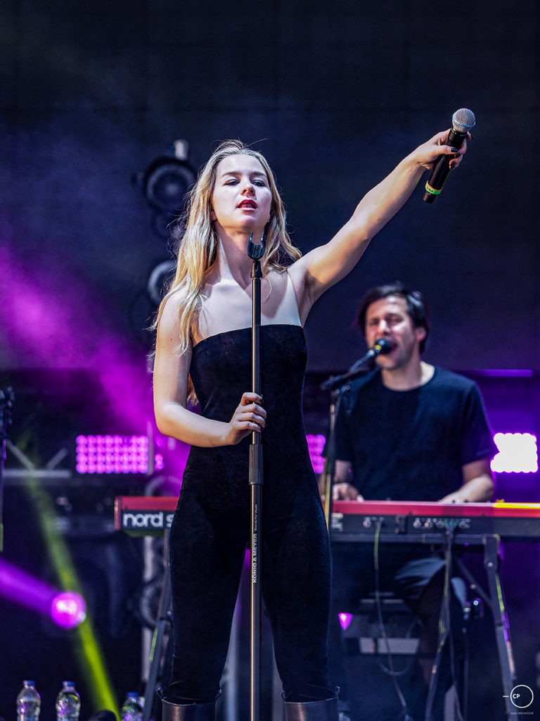 Η Luka Cruysberg των Hooverphonic στη σκηνή του Release Athens Festival 2019