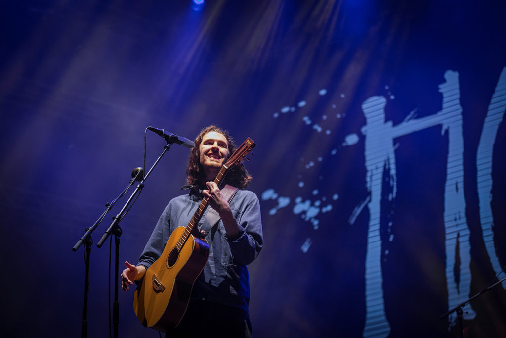 Ο Hozier στη σκηνή του Release Athens Festival 2019