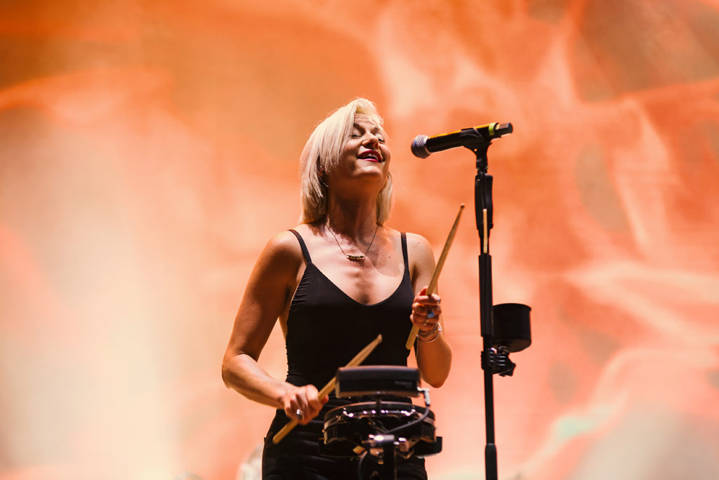 Μέλος της ομάδας των μουσικών στο Live του Hozier στο Release Athens Festival 2019
