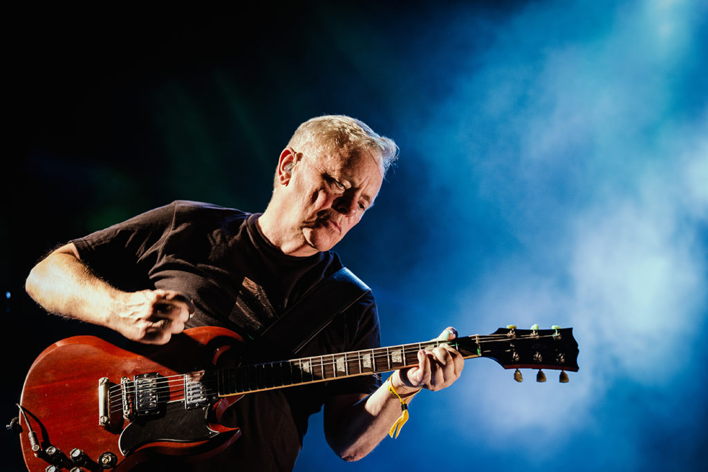 Ο τραγουδιστής Bernard Sumner των New Order στη σκηνή του Release Athens Festival 2019