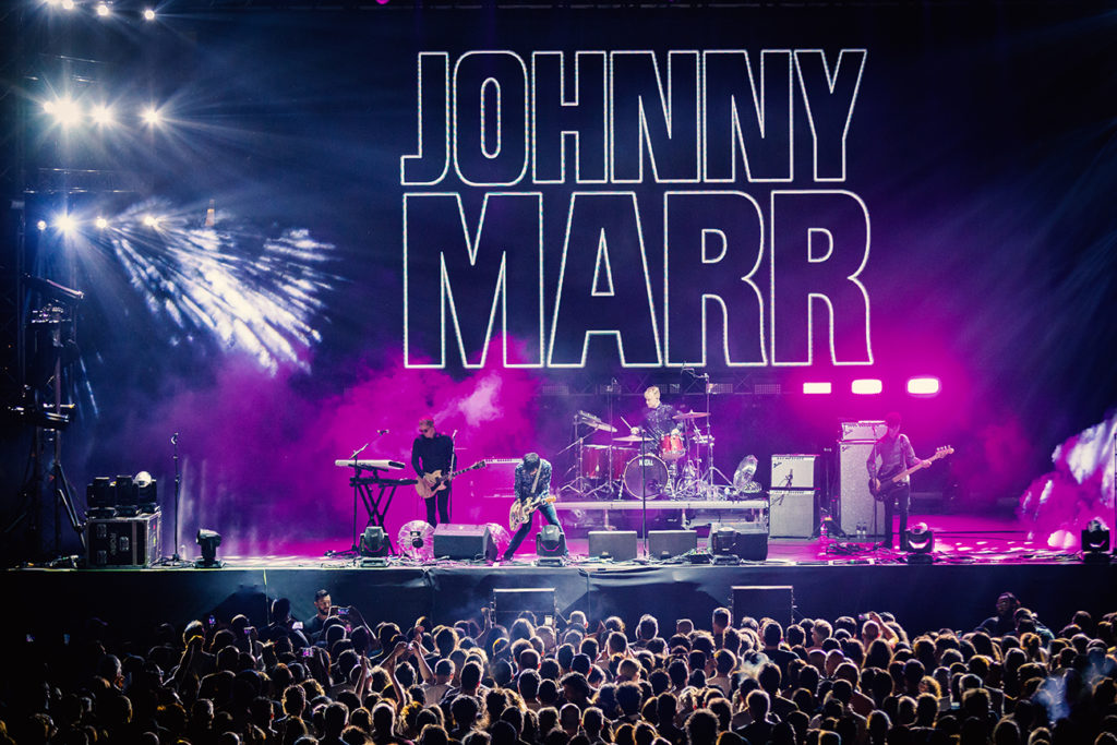 Η σκηνή και το κοινό στο live του Johnny Marr στο Release Athens Festival 2019