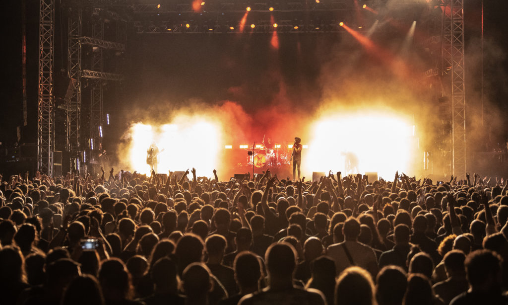 Το κοινό και η σκηνή στο Live των Alice in Chains στη σκηνή του Release Athens Festival 2019