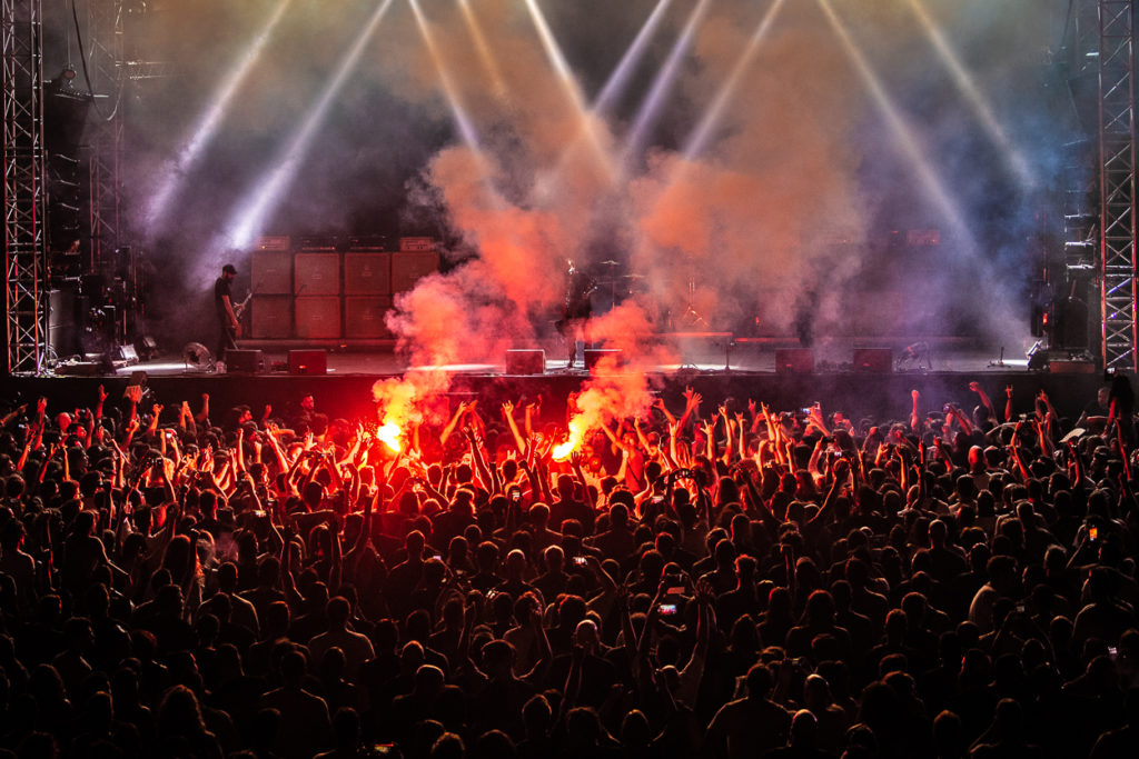 Το κοινό και η σκηνή στο Live των Alice in Chains στο Release Athens Festival 2019