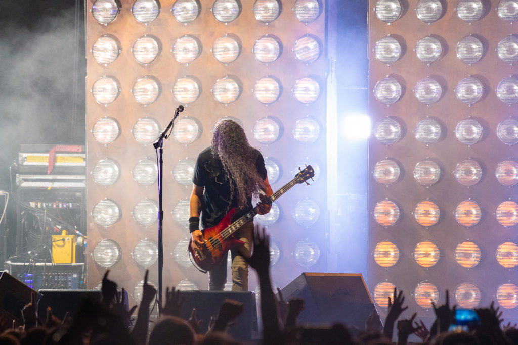 O μπασίστας των Alice in Chains Mike Inez στη σκηνή του Release Athens Festival 2019