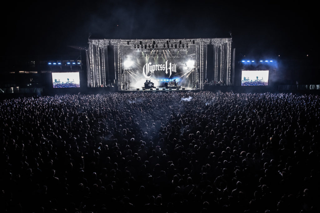 Η σκηνή και το κοινό στο live των Cypress Hill στο Release Athens Festival 2019