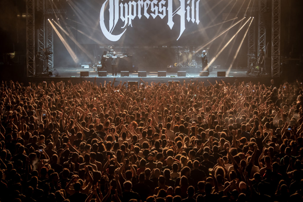 Η σκηνή και το κοινό στο live των Cypress Hill στο Release Athens Festival 2019