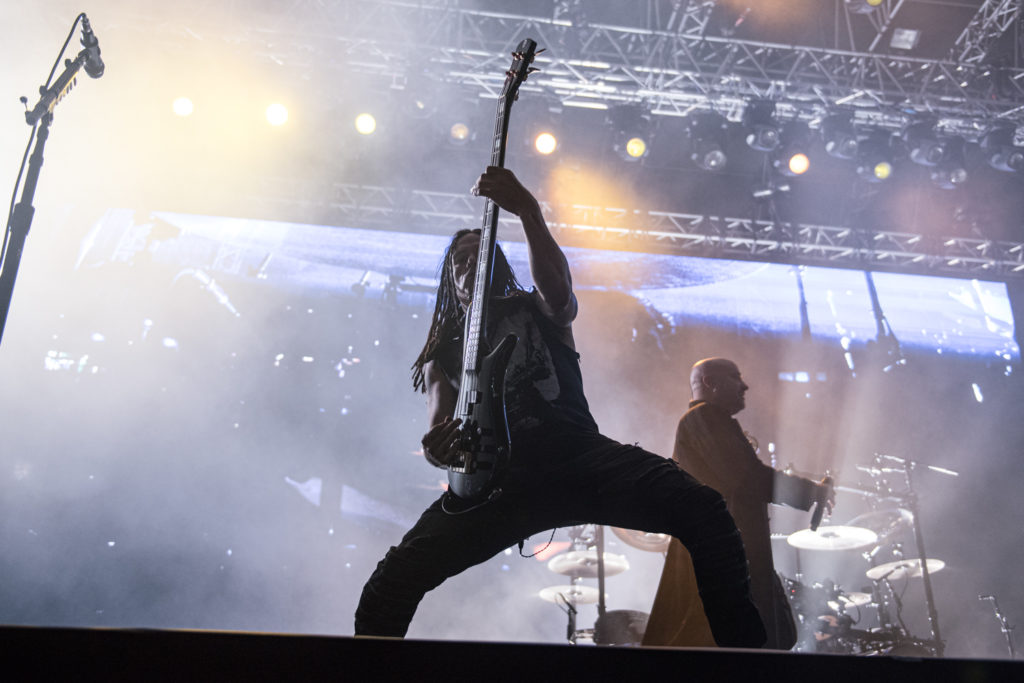 Ο μπασίστας John Moyer των Disturbed στο Release Athens Festival 2019
