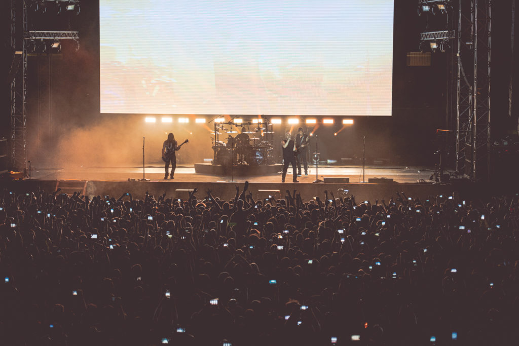 Η σκηνή και το κοινό στο Live των Disturbed στο Release Athens Festival 2019