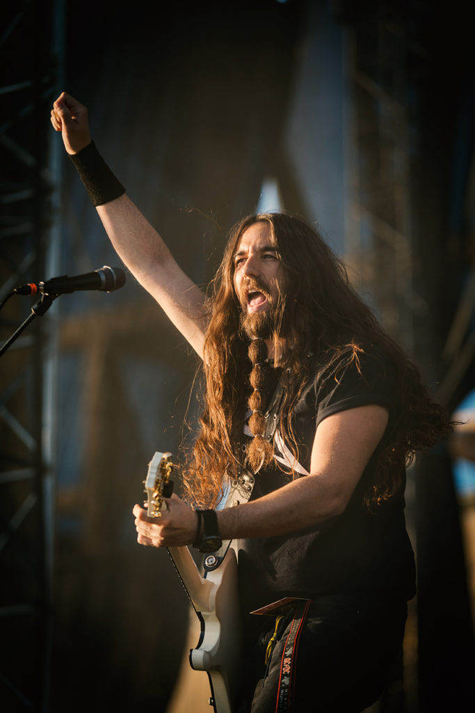 O κιθαρίστας των Sixfornine στη σκηνή του Release Athens Festival 2019