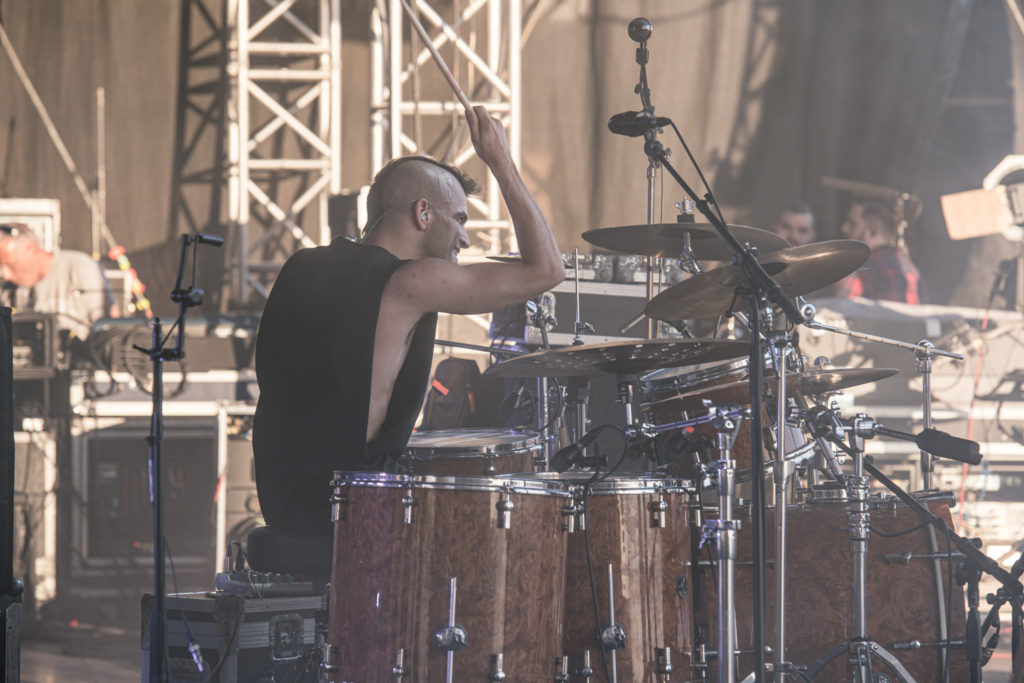 Ο ντράμερ των Sixfornine στη σκηνή του Release Athens Festival 2019