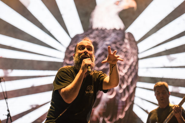 Ο Neil Fallon των Clutch στη σκηνή του Release Athens Festival 2019 τραγουδώντας το electic worry