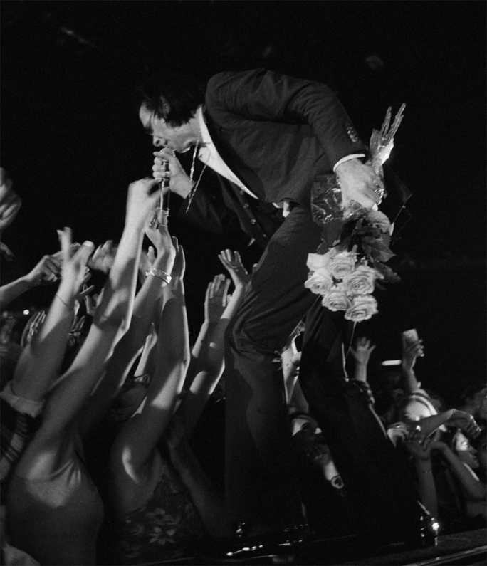 Photo of Nick Cave in stage