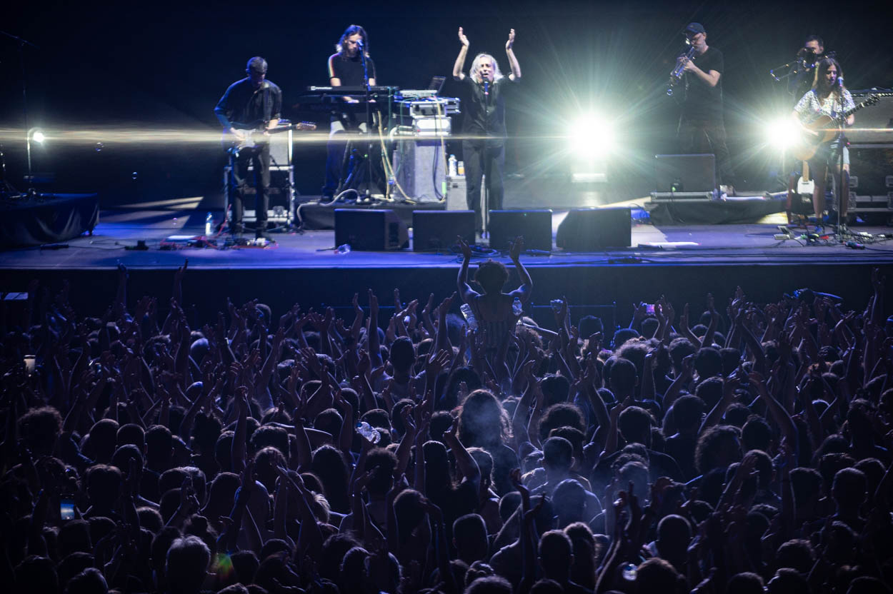 Photo of the crowd jumping 