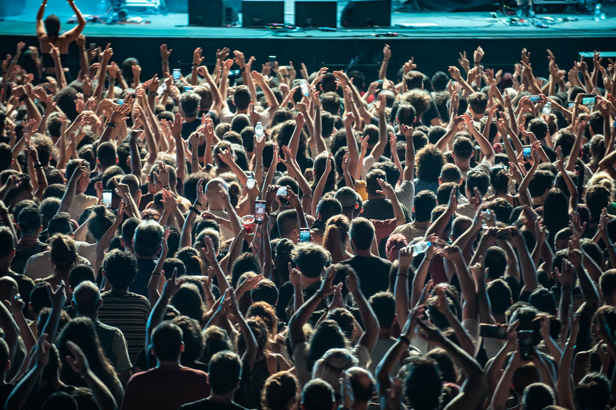 Photo of the crowd jumping 