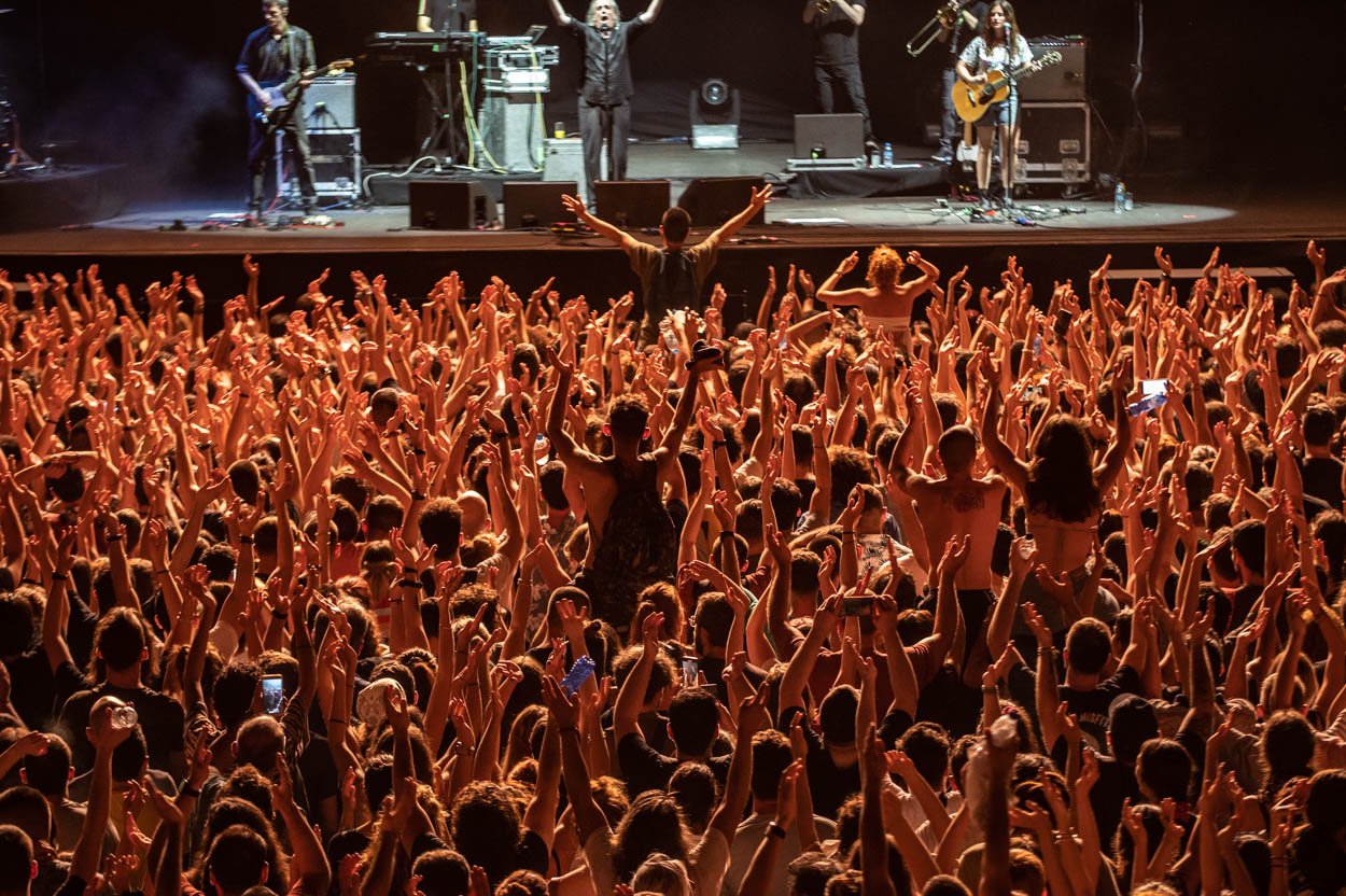 Photo of the crowd jumping 