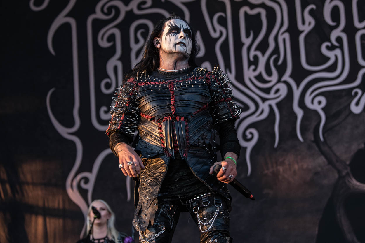 Ο τραγουδιστής των Cradle of Filth στη σκηνή του Release Athens 2022