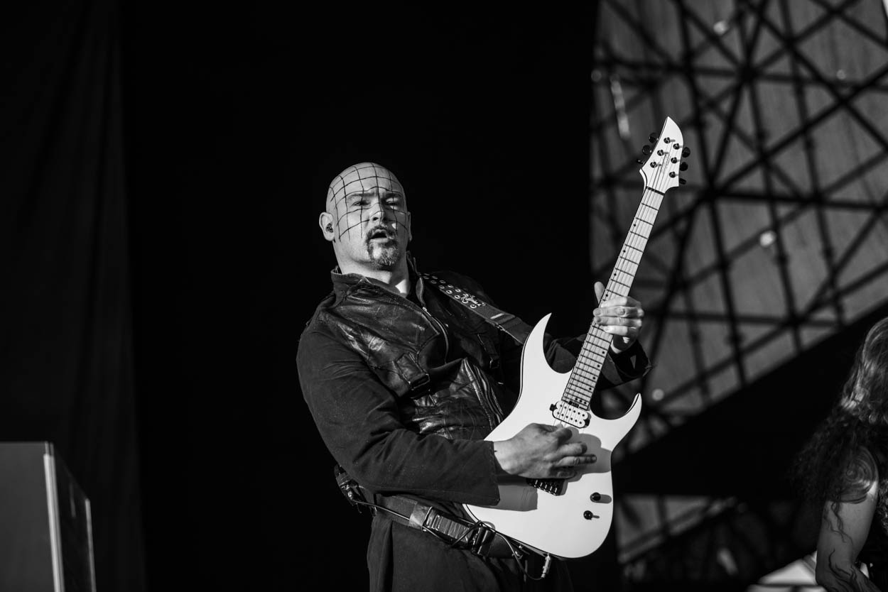 Ο κιθαρίστας των Cradle of Filth στη σκηνή του Release Athens 2022