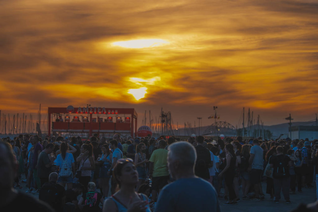 Photo of the sunset & the crowd