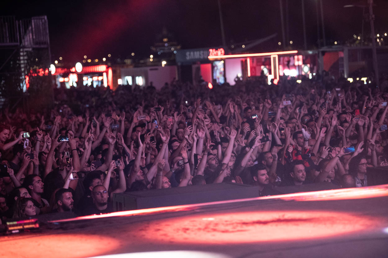 Photo of the audience at Clutch's show