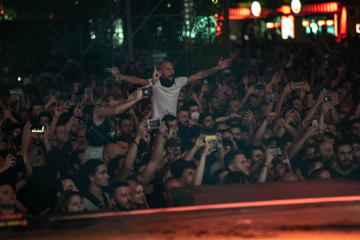 Photo of the audience at Clutch's show