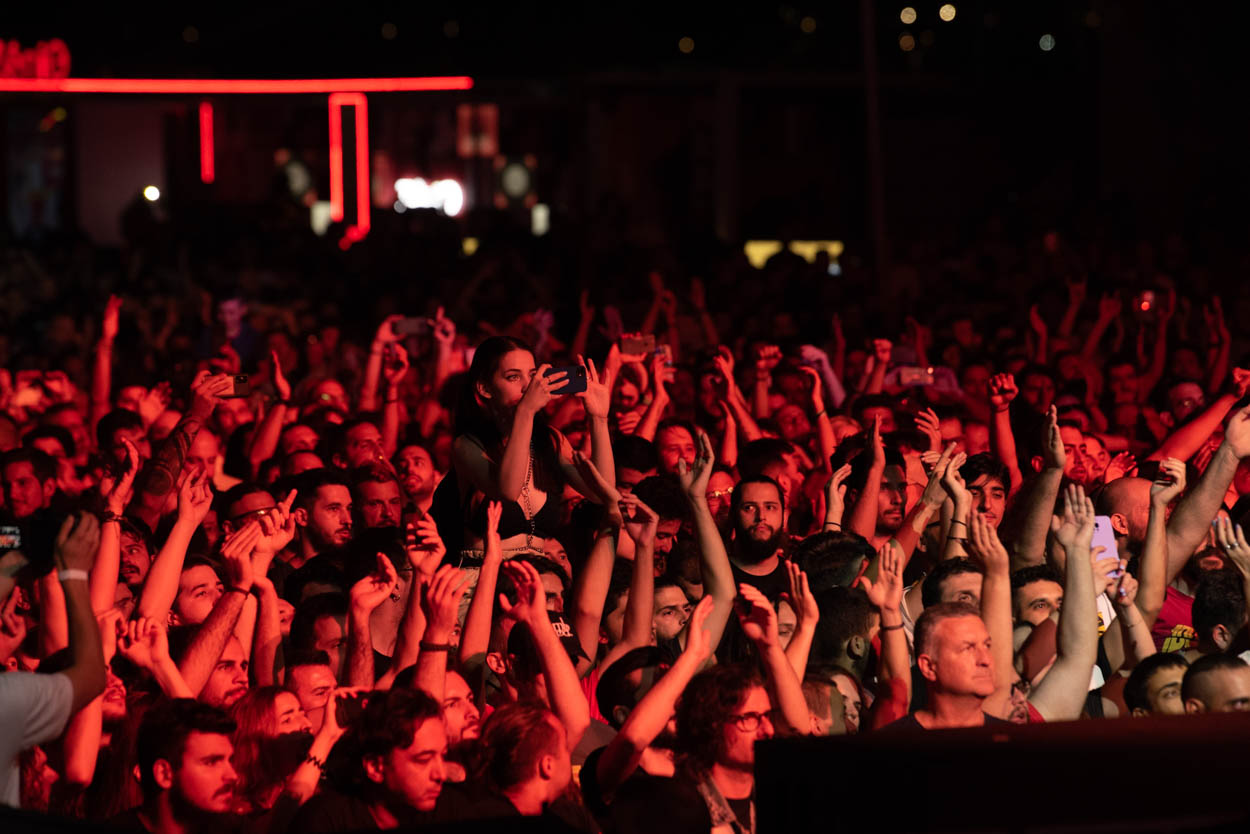 Photo of the audience at Clutch's show