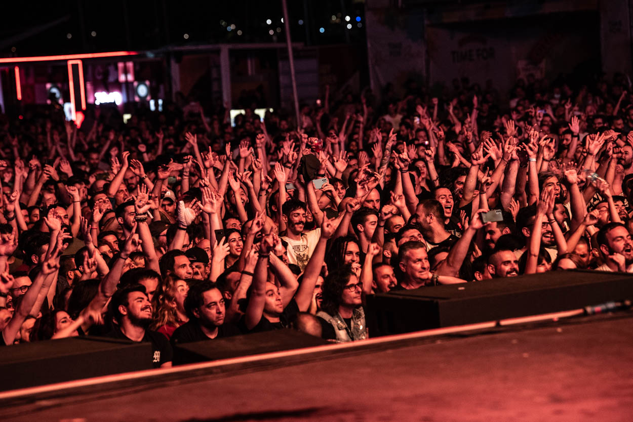 Photo of the audience at Clutch's show