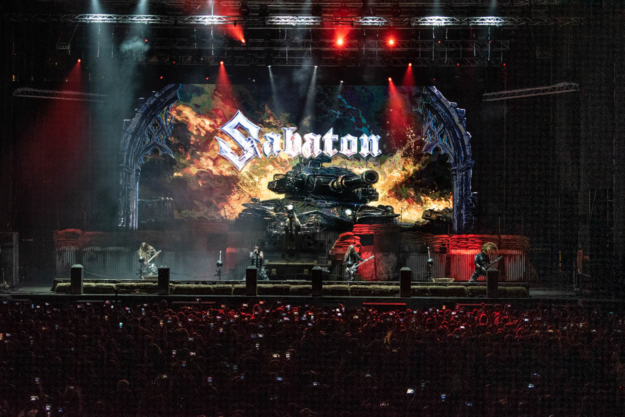 Φωτογραφία κοινού και σκηνής από το show των Sabaton στο Release Athens 2022