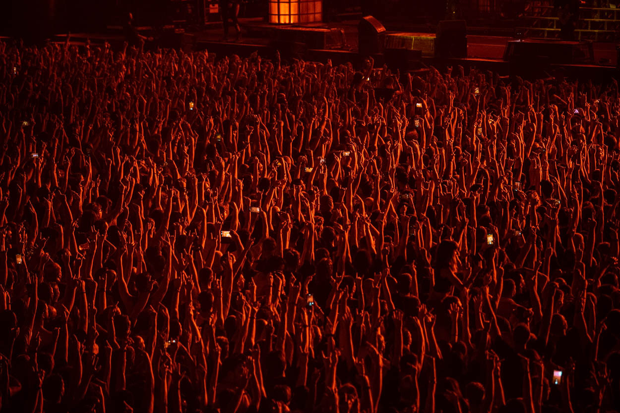 Μαζική φωτογραφία του κοινού στο show των Slipknot