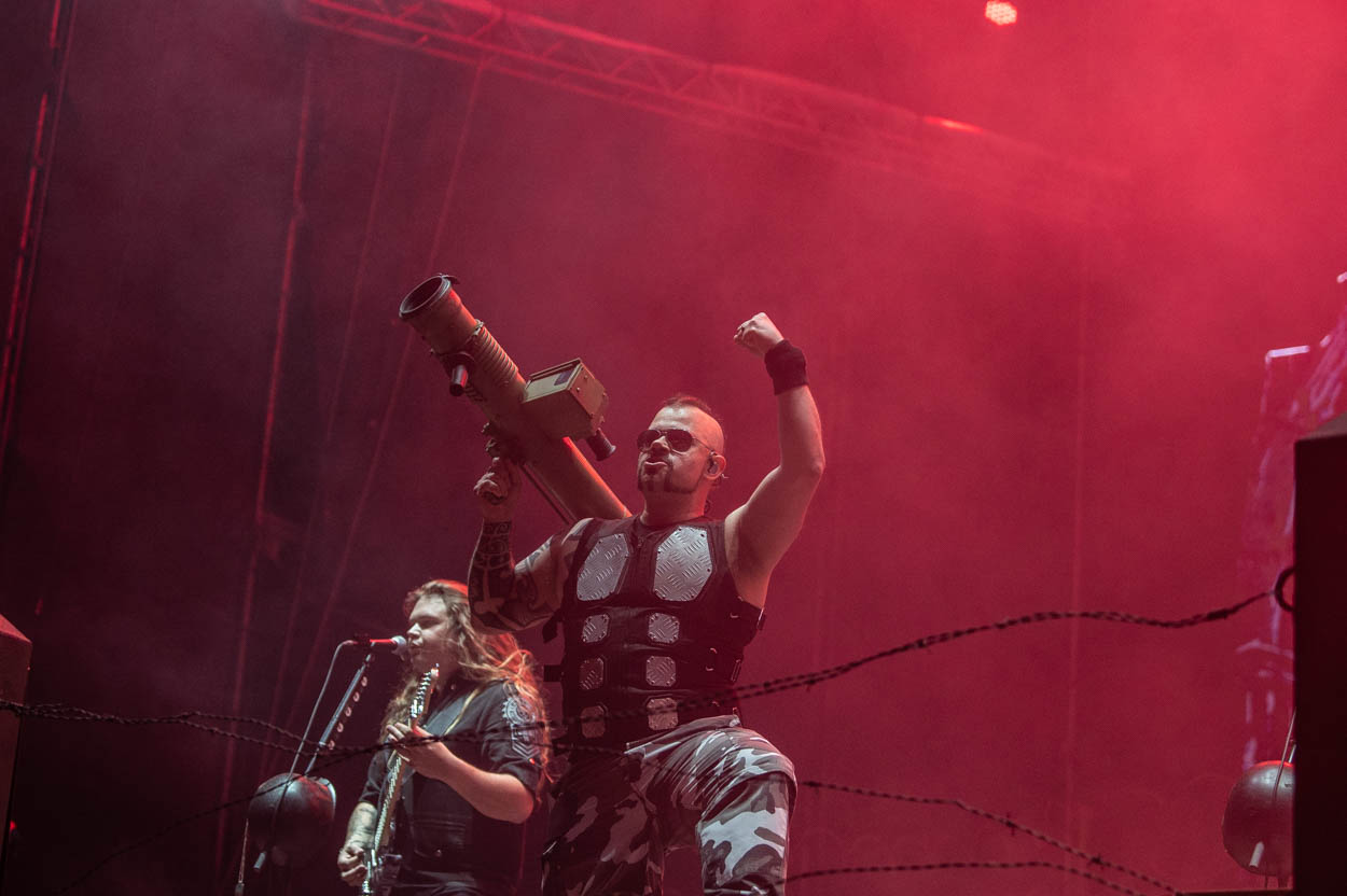 Ο Joakim Brodén των Sabaton στη σκηνή του Release Athens 2022