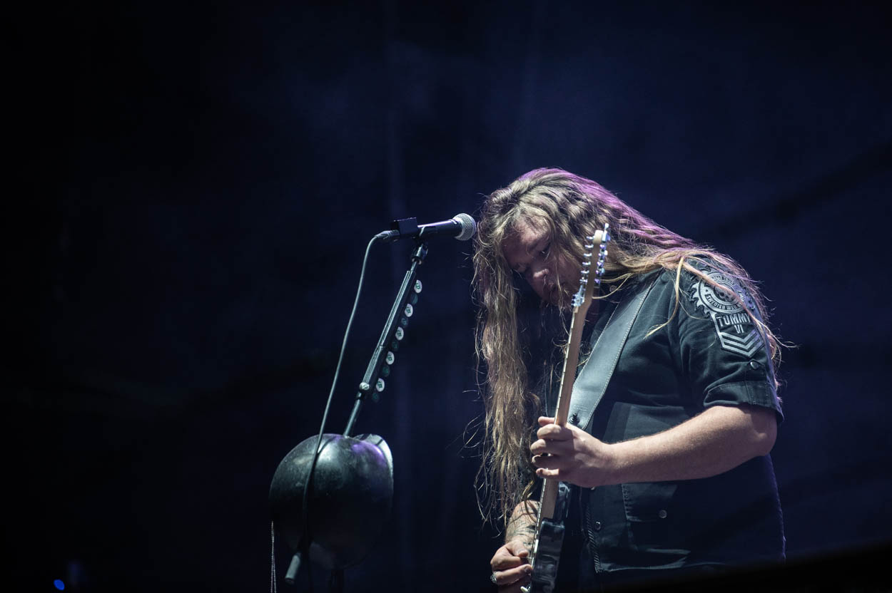 Ο κιθαρίστας των Sabaton στη σκηνή του Release Athens 2022