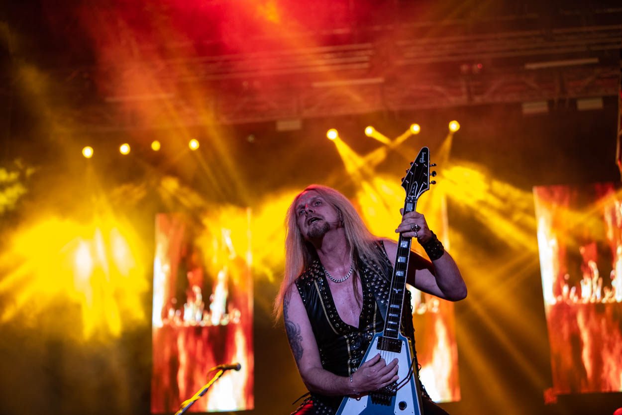 O Richie Faulkner των Judas Priest στη σκηνή του Release Athens 2022